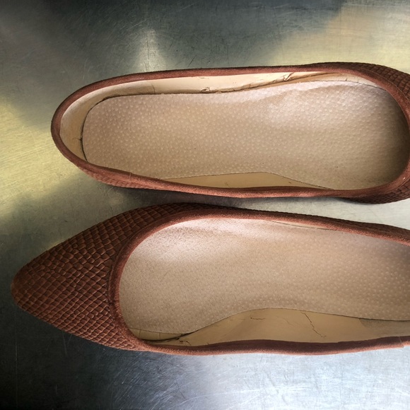 Vince Rust Camuto Snake-Embossed Pointed Toe Flats - Picture 13 of 16